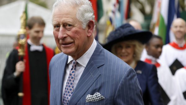 Πρίγκιπας Κάρολος: Διαψεύδει ότι έλαβε σε βαλίτσα 3 εκατ. ευρώ