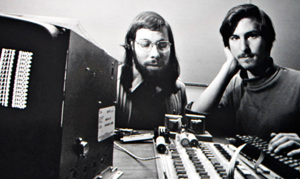 Σε δημοπρασία το «Άγιο Δισκοπότηρο» των συλλεκτών vintage ηλεκτρονικών, o Apple-1