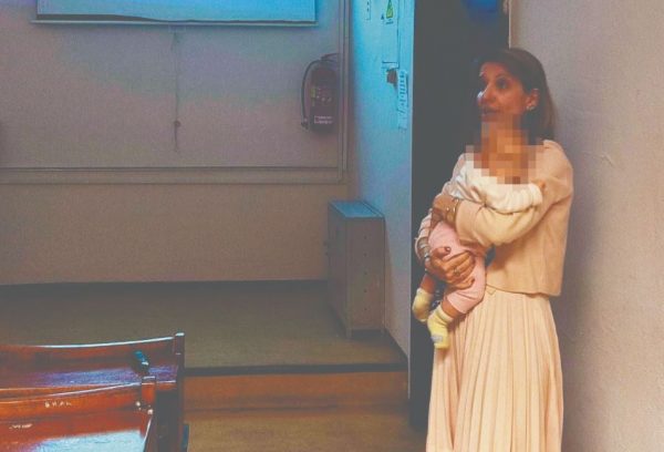 Ενα μωρό στο αμφιθέατρο του Αριστοτελείου