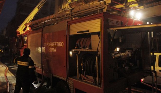 Αρτα: Ατομο ανασύρθηκε νεκρό μετά την κατάσβεση πυρκαγιάς σε δώμα διπλοκατοικίας