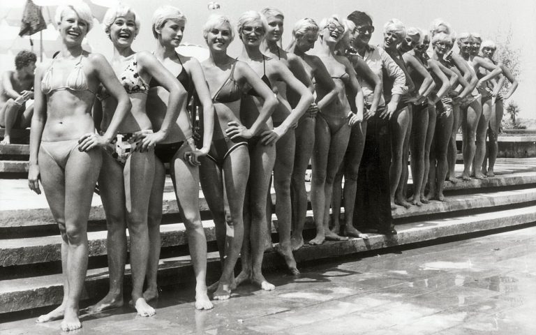 Οι σταρ του παλιού ελληνικού κινηματογράφου με μαγιό, φινέτσα και στυλ