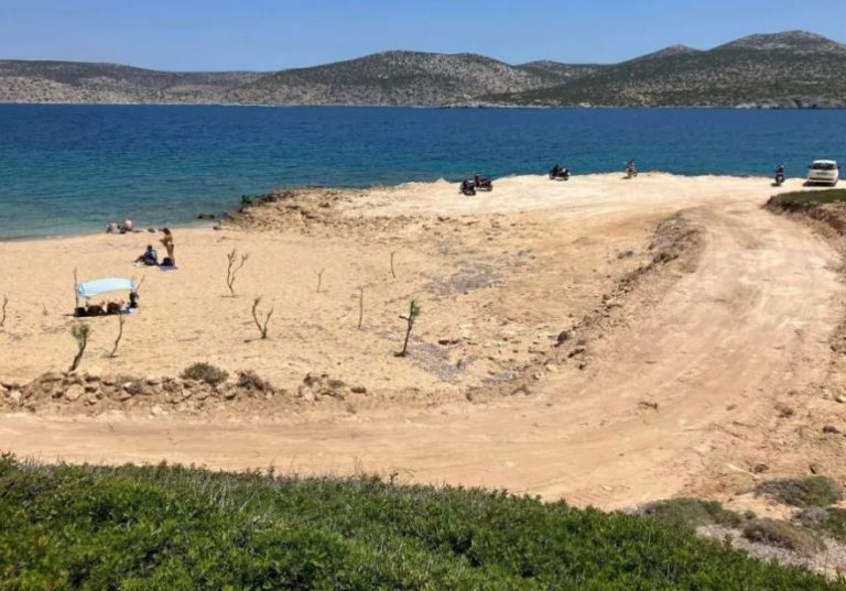Αστυπάλαια: «Πόλεμος» για ένα beach bar στη Χρυσή Άμμο