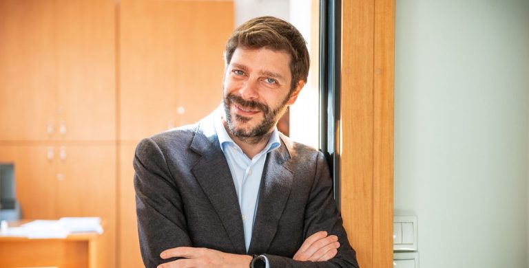 Νικόλας Γιατρομανωλάκης: Ήθελα να μιλήσω για τη σεξουαλικότητά μου – Θα τρελαινόμουν αλλιώς