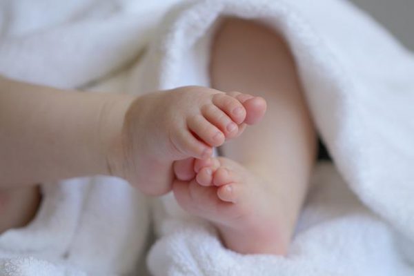 Κοροναϊός: Εγκρίθηκαν εκτάκτως από τον FDA τα εμβόλια για παιδιά κάτω των 5 ετών
