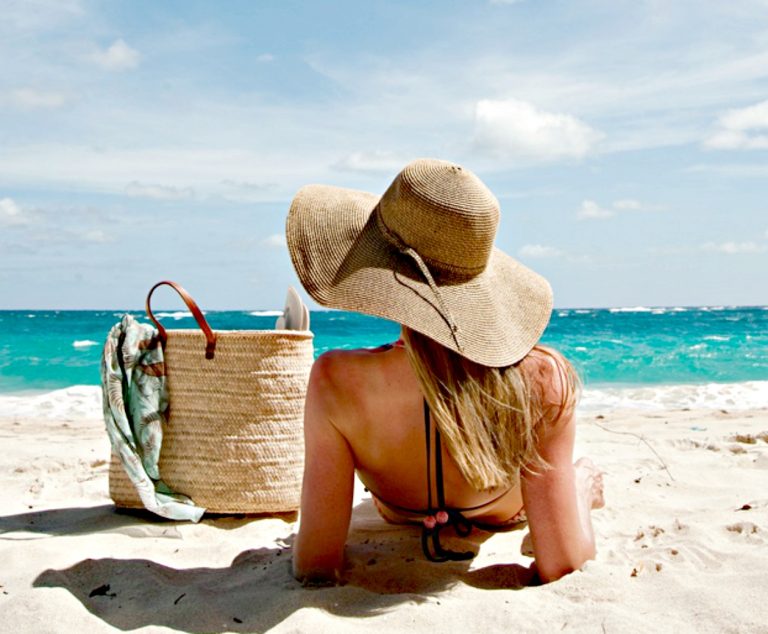 7 must που δεν πρέπει να λείπουν από την τσάντα παραλίας