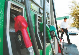 Σε ποια χώρα πωλείται 0,654 ευρώ το λίτρο η βενζίνη