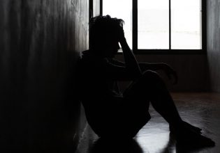 Λάρισα: Γυναίκα ζούσε κλεισμένη σε σπίτι εδώ και 42 χρόνια – Τι ξεσκέπασε το δράμα