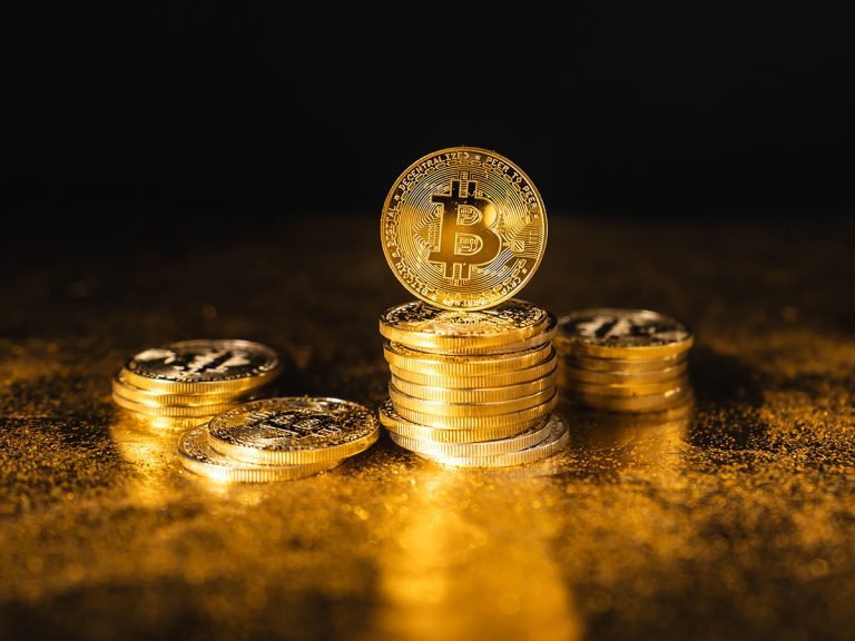 Bitcoin: Σε ελεύθερη πτώση τα κρυπτονομίσματα
