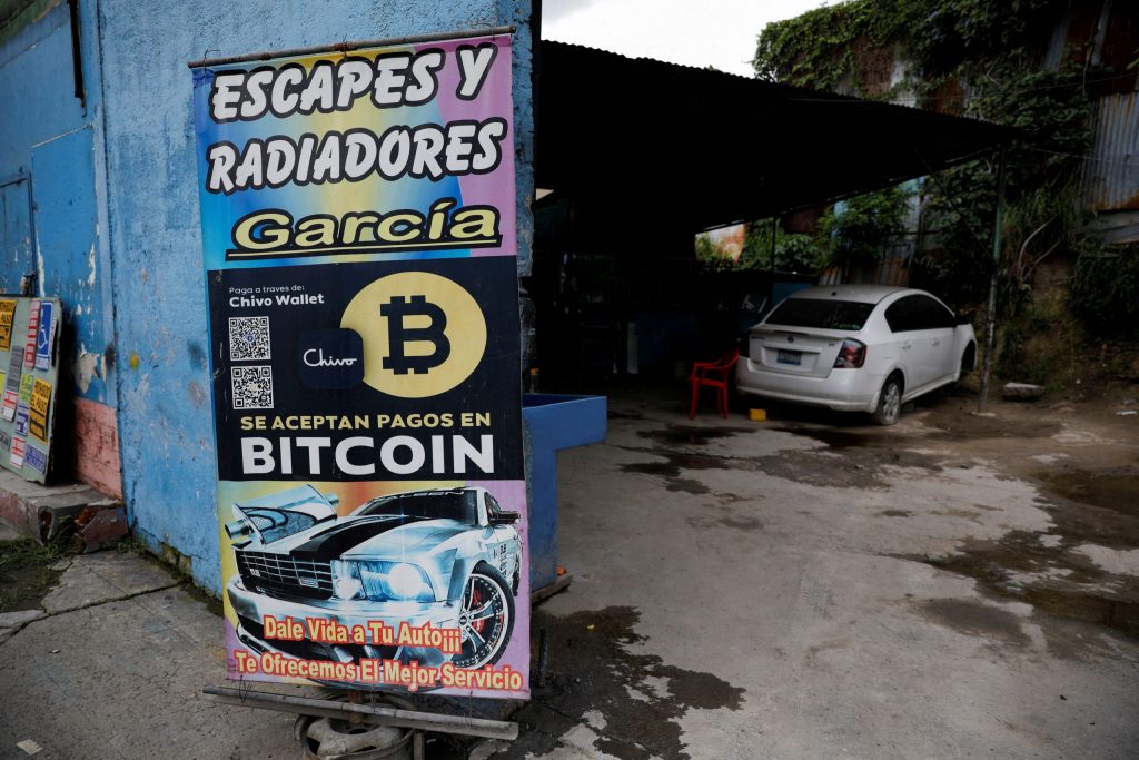 Ελ Σαλβαδόρ: Το πείραμα με το bitcoin φέρνει τη χώρα πιο κοντά στη χρεοκοπία
