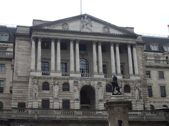 Τράπεζα της Αγγλίας: Πρέπει να επιταχύνουμε την άνοδο των επιτοκίων για να περιορίσουμε τον πληθωρισμό