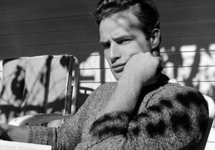 Μάρλον Μπράντο: Η πολυτάραχη ζωή με εκατοντάδες γυναίκες και άνδρες εραστές