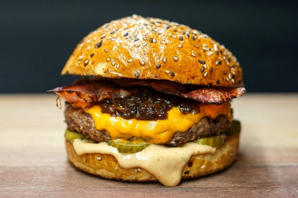 Burgers χωρίς μαρούλι και πατάτες, ελλείψεις σε βρεφικό γάλα, σιτηρά, ζάχαρη, η νέα πραγματικότητα