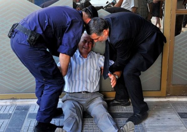 Επτά χρόνια από το δραματικό διάγγελμα Τσίπρα για δημοψήφισμα – Τα capital controls, oι χοροί στο Σύνταγμα και το τρίτο μνημόνιο