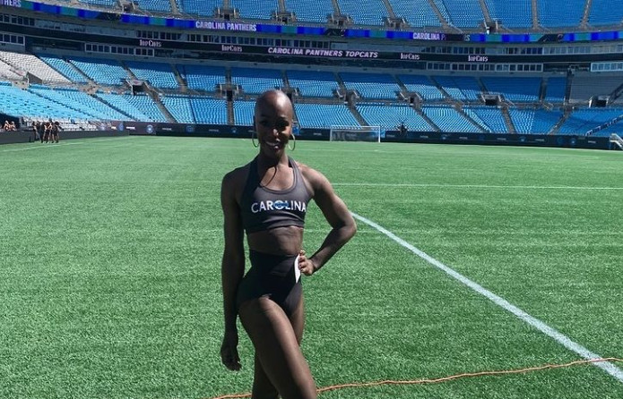 Justine Lindsay: Η πρώτη τρανς τσιρλίντερ του αμερικανικού ποδοσφαίρου