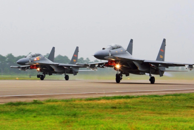 Κίνα: Αμερικανικό αεροσκάφος έθεσε σε κίνδυνο την ειρήνη – Συναγερμός στις ένοπλες δυνάμεις
