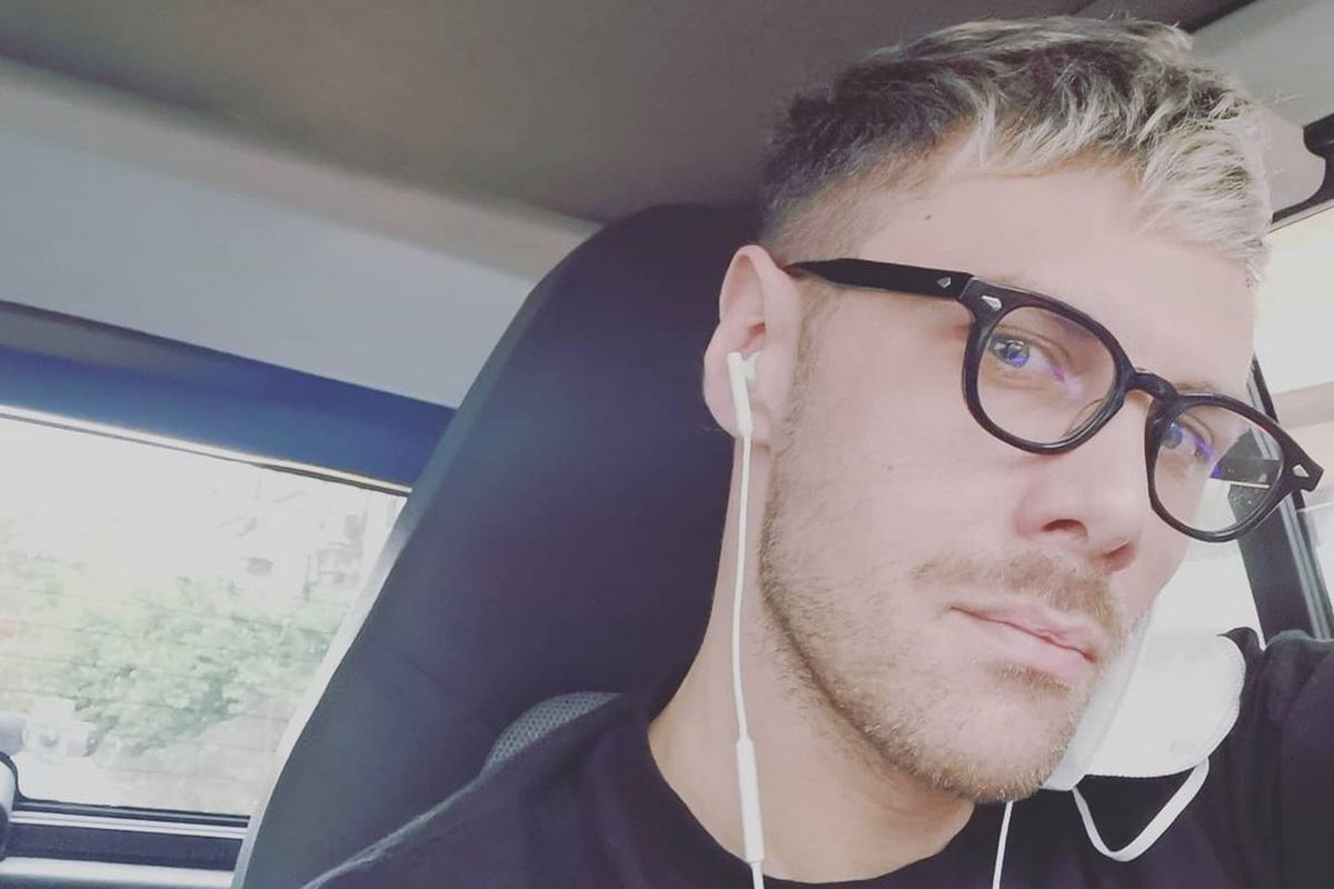 Νότης Χριστοδούλου: Απαντά στον Μανώλη Μητσιά – «Ένα στρέιτ ζευγάρι δεν προκαλεί;»