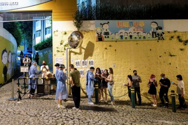 Η παραλλαγή Όμικρον σχετίζεται με μειωμένο κίνδυνο για long COVID σε σύγκριση με τη Δέλτα