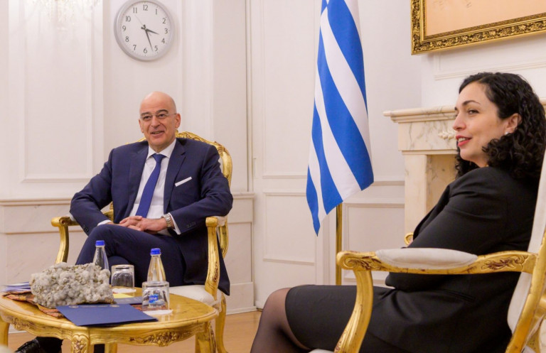 Κοσοβάρικο ΜΜΕ: Ο Δένδιας δεν εμφανίζει τη σημαία του Κοσόβου παρά τη βελτίωση των σχέσεων