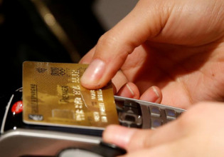 Πληρωμές: Συναλλαγές ακόμη και κάτω των δύο ευρώ με πλαστικό και ψηφιακό χρήμα – Πώς επιλέγουμε να πληρώνουμε