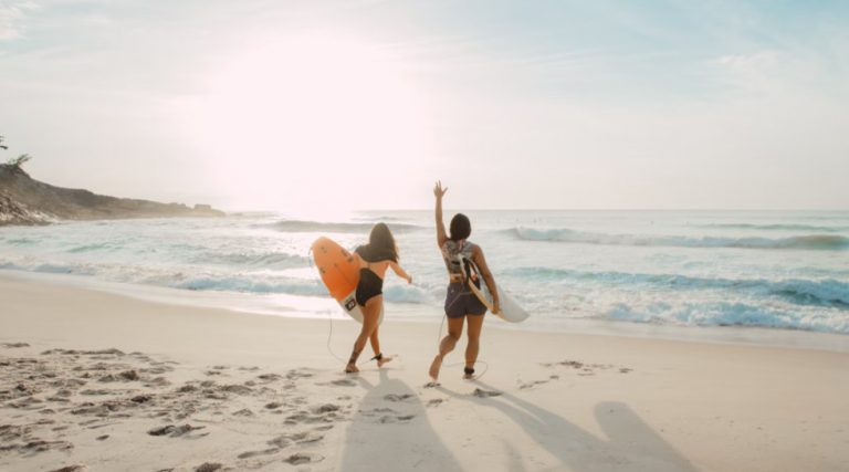 Τι πρέπει να έχει μέσα το φαρμακείο των διακοπών μας – Δερματολόγος συμβουλεύει