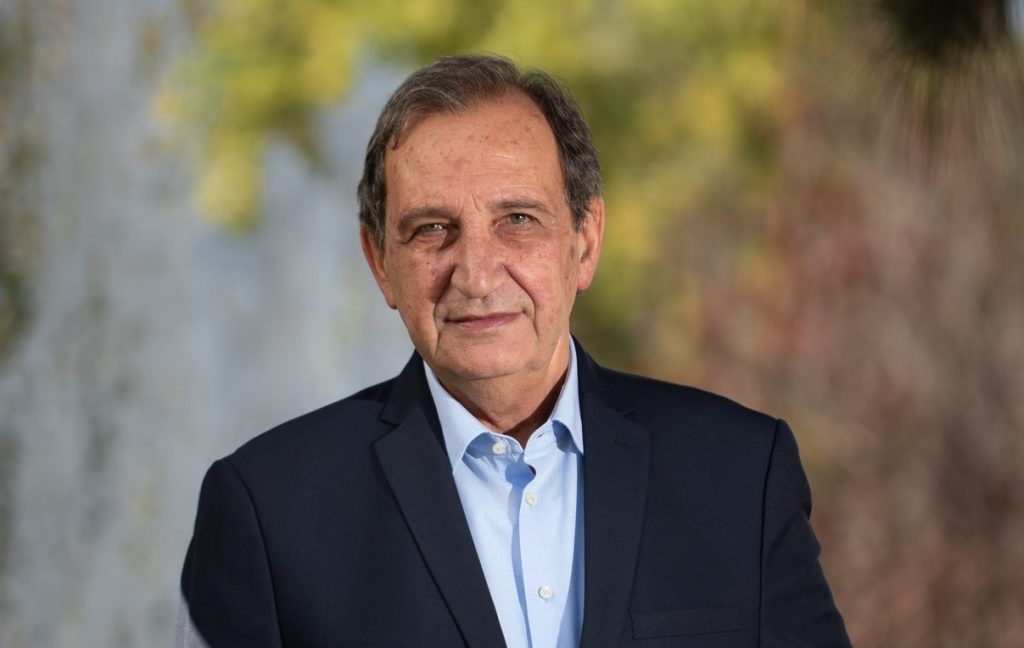 Να μην απελαθούν οι τρεις μαθητές, ζητάει ο Δήμαρχος Βύρωνα