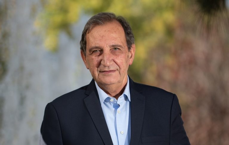 Να μην απελαθούν οι τρεις μαθητές, ζητάει ο Δήμαρχος Βύρωνα