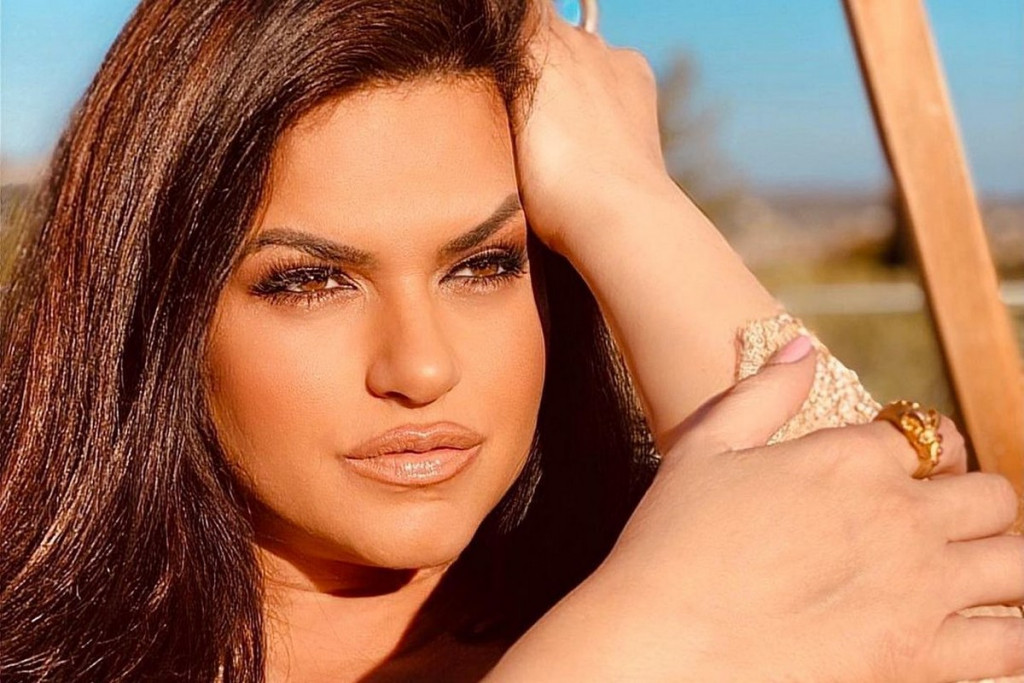 Δήμητρα Κατσαφάδου: Θέλω να ερωτευτώ τόσο πολύ