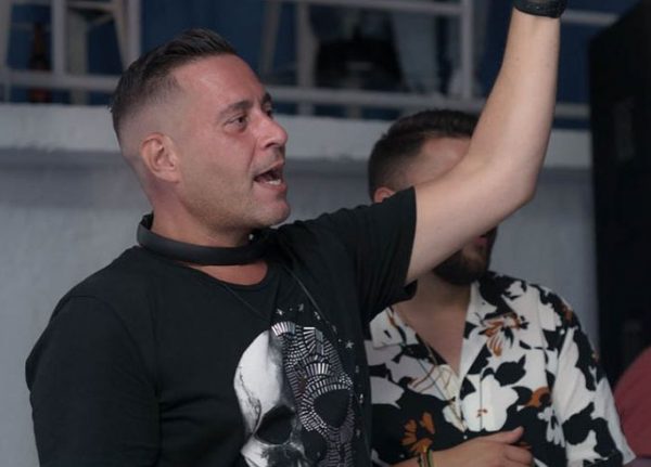 MAD VMA: Ο DJ Βαλεντίνο απαντά για το φιάσκο με την κονσόλα