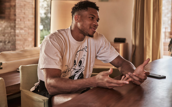 Αντετοκούνμπο: «Όταν έρχομαι εδώ νιώθω ξανά όπως όταν ήμουν παιδί» – Διακοπές στο Costa Navarino για τον «Greek Freak»