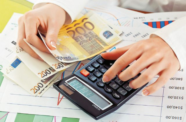 Χρέη στην Εφορία: Πώς θα αποκτήσετε ξανά τον έλεγχο του τραπεζικού λογαριασμού σας