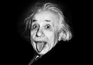 Αϊνστάιν: Η ιστορία της διάσημης φωτογραφίας που βγάζει τη γλώσσα στους φωτογράφους