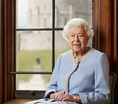 Βασίλισσα Ελισάβετ: Το ευχαριστήριο μήνυμά της για το Πλατινένιο Ιωβηλαίο και το νέο πορτρέτο της