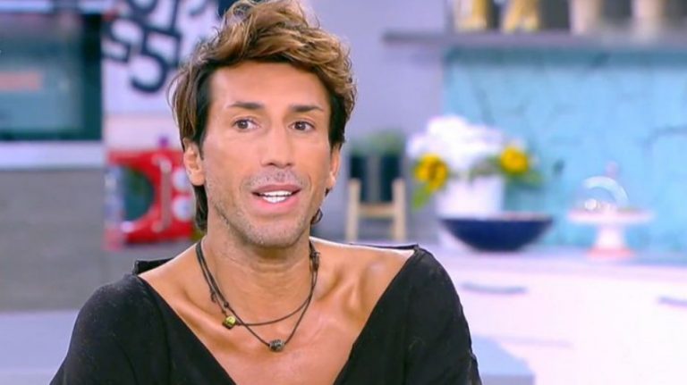 Συγκλονιστικές αποκαλύψεις από τον Κωνσταντίνο Εμμανουήλ για το Survivor: Με κλώτσαγε και με έβριζε