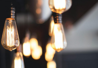 Σκυλακάκης: Πότε θα πιστωθούν τα χρήματα έως 600 ευρώ για την επιδότηση του ρεύματος