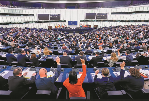 Τέλος τα συμβατικά αυτοκίνητα από το 2035