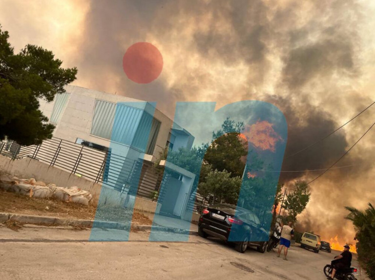 Φωτιά στη Βούλα: Κάηκαν τέσσερα σπίτια – Εικόνες καταστροφής και απόγνωσης