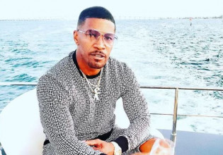 «Τα σπάει» στη Θεσσαλονίκη ο Τζέιμι Φοξ – Χορός μέχρι τελικής πτώσης σε εστιατόριο