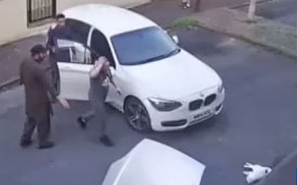 Βρετανία: Πάτησε γάτα με το αυτοκίνητο και γέλαγε μπροστά στους ιδιοκτήτες [Σκληρές εικόνες]