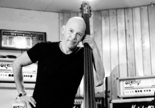 Γιάννης Νόνης: Πέθανε ο μπασίστας των Χαΐνηδων – Το συγκινητικό αντίο από το συγκρότημα