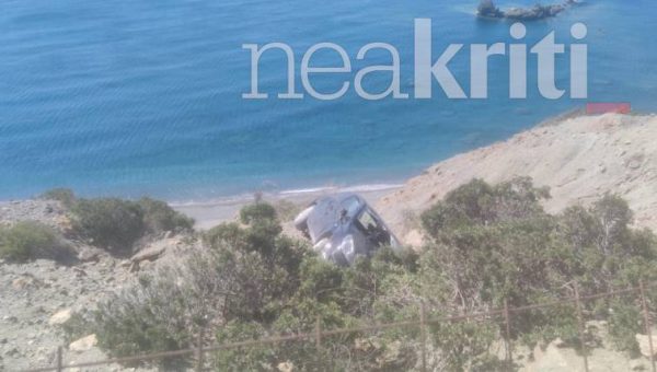 Νύχτα τρόμου: Εγκλωβισμένος 12 ώρες σε γκρεμό μέσα στο όχημά του κοιτάζοντας το κενό (βίντεο)