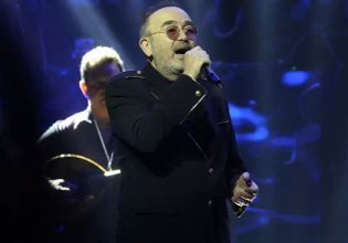 Σταμάτης Γονίδης: «Με ενοχλεί το χάρτινο καλαμάκι, ένα προφυλακτικό είναι 10 καλαμάκια πλαστικά, μη σου πω 20»