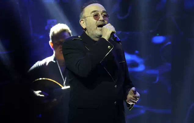 Σταμάτης Γονίδης: «Με ενοχλεί το χάρτινο καλαμάκι, ένα προφυλακτικό είναι 10 καλαμάκια πλαστικά, μη σου πω 20»