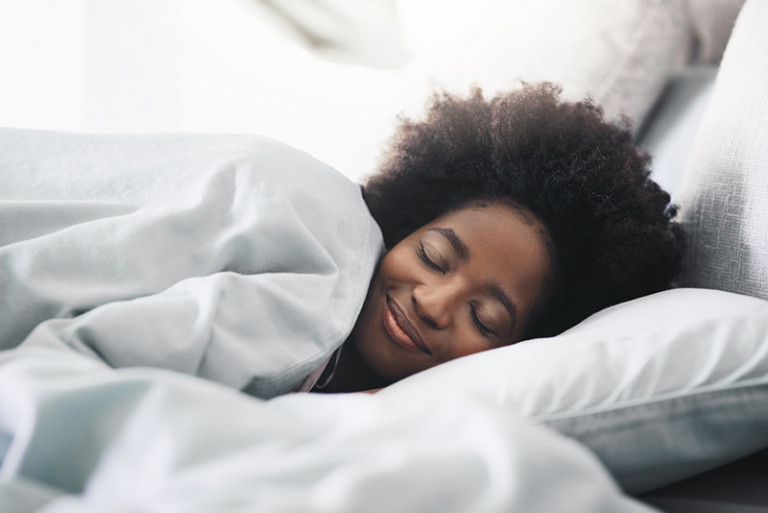 Ύπνος: Τρία μυστικά της Gen Z που θα σε κάνουν να κοιμηθείς καλύτερα