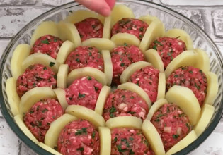 Γευστική πανδαισία με κιμά, πατάτες και τυρί από πάνω – Θα γλείφετε και τα δάχτυλά σας