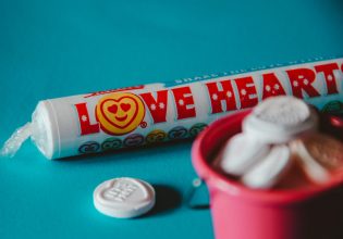 Έρχονται τα χάπια που θα μας κάνουν να ερωτευόμαστε; Όλη η αλήθεια