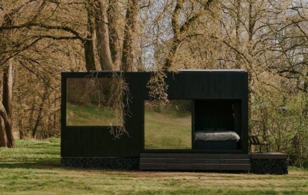 Θερινό καταφύγιο μόλις 18 τετραγωνικών μας φέρνει κοντά στη φύση