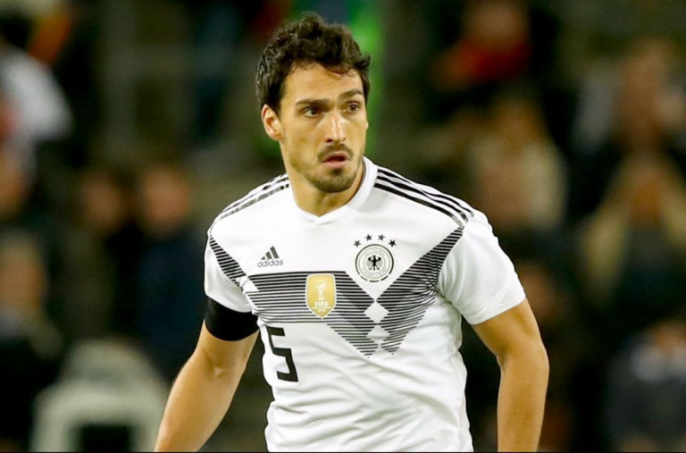 Ο Χούμελς και η φανέλα του Σαμαρά από το Euro 2012 (pic & vid)