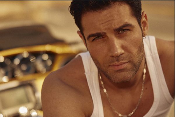 O Πέτρος Ιακωβίδης υμνεί την αγαπημένη του… «Οδό Τσιμισκή»