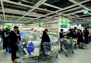 Η ΙΚΕΑ βάζει πωλητήριο στα εργοστάσιά της στη Ρωσία και σχεδιάζει περικοπή θέσεων εργασίας