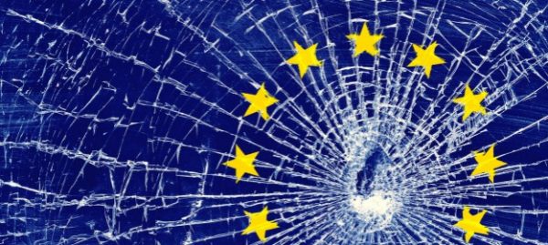 FT: Οι κίνδυνοι για την Ευρωζώνη είναι όλοι πολύ πραγματικοί